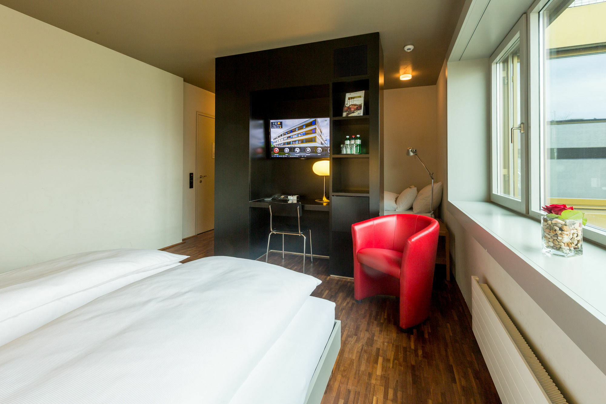 Dasbreitehotel Am Rhein Basel Eksteriør bilde